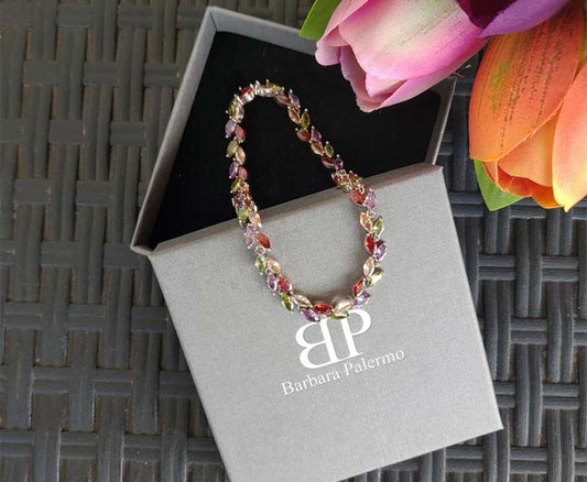 L'elegante bracciale con zirconi placcato in oro 18 k