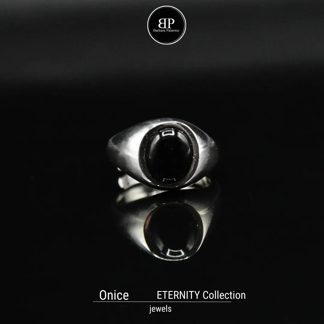 Eternity – Siegelring mit schwarzem Onyx-Cabochon: Klassischer Stil, moderne Raffinesse