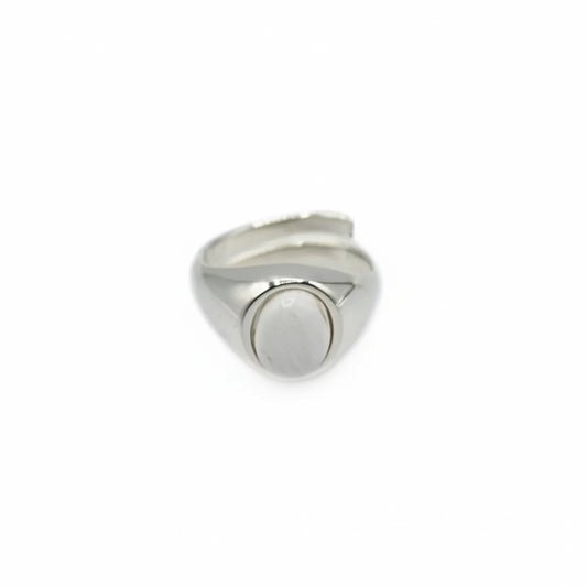Eternity - Anello con Pietra di Howlite Cabochon: Semplicità che Incanta