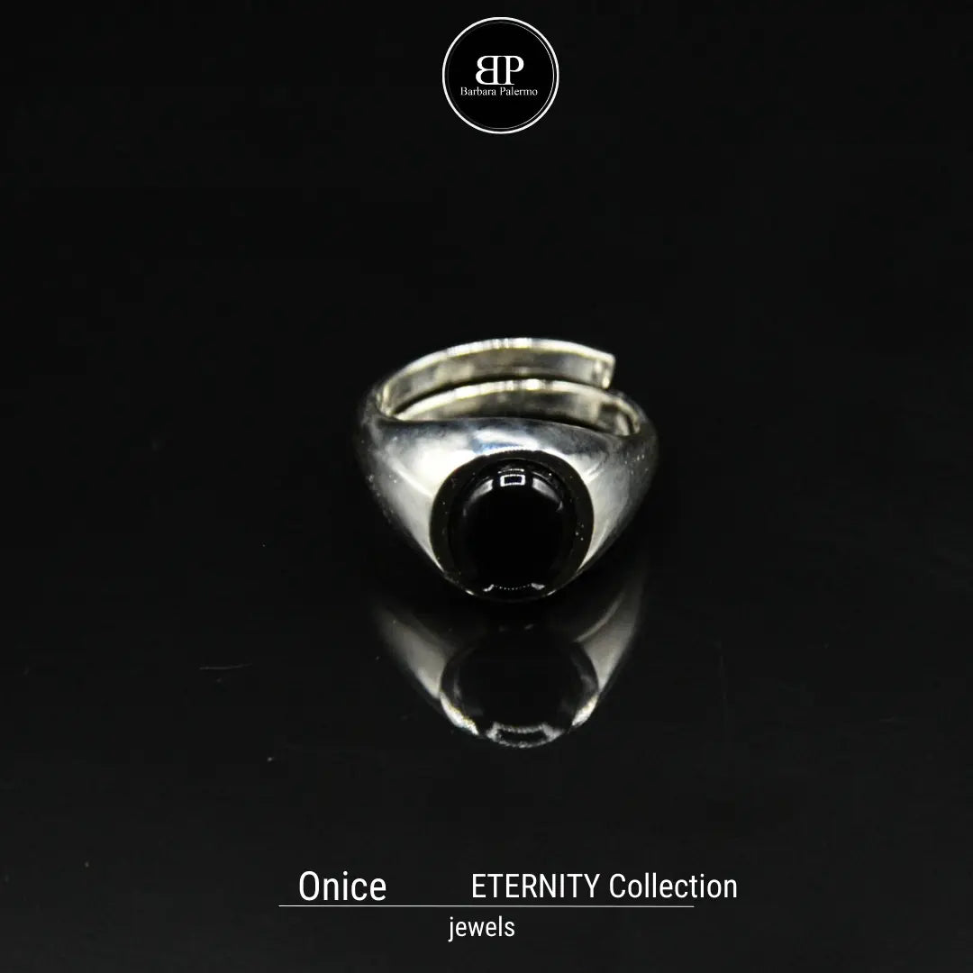 Eternity – Siegelring mit schwarzem Onyx-Cabochon: Klassischer Stil, moderne Raffinesse