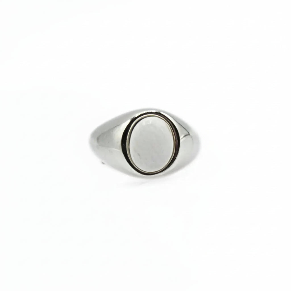 Eternity - Anello con Pietra di Howlite Cabochon: Semplicità che Incanta