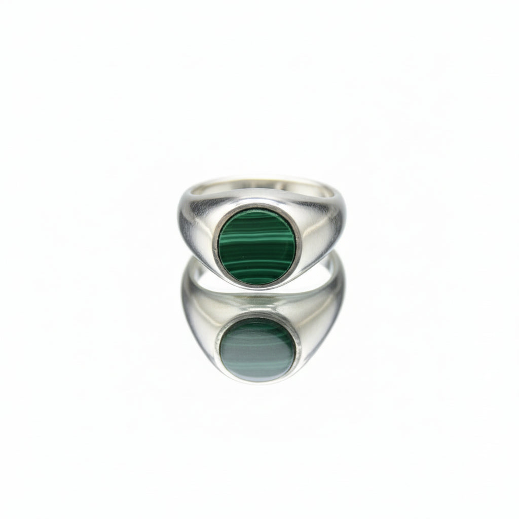 Eternity - Anello con Pasta di Malachite: Stile e Significato in Ogni Dettaglio