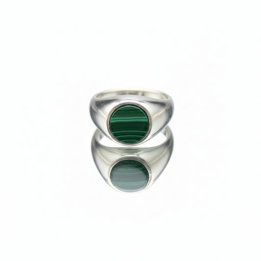 Eternity - Anello con Pasta di Malachite: Stile e Significato in Ogni Dettaglio