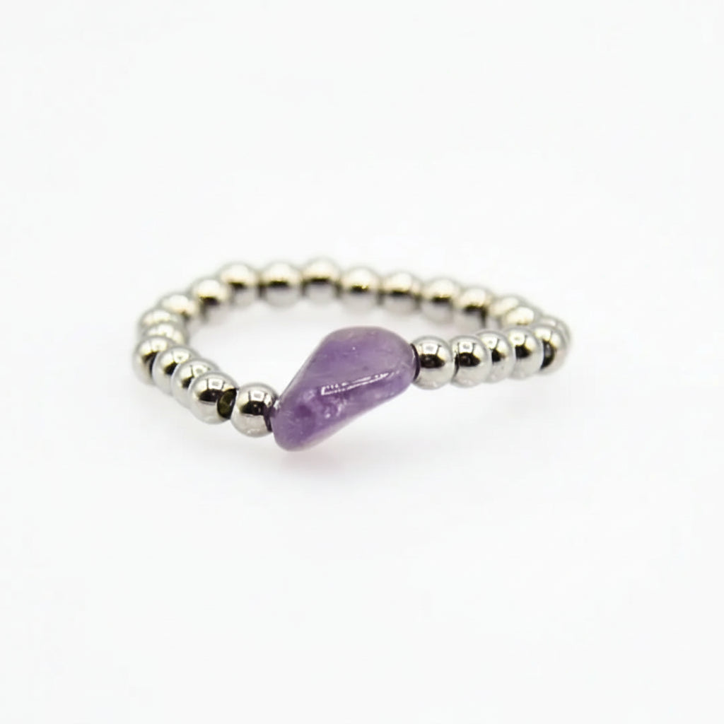 Elastischer Ring mit unregelmäßigem Amethyst und Stahlkugeln
