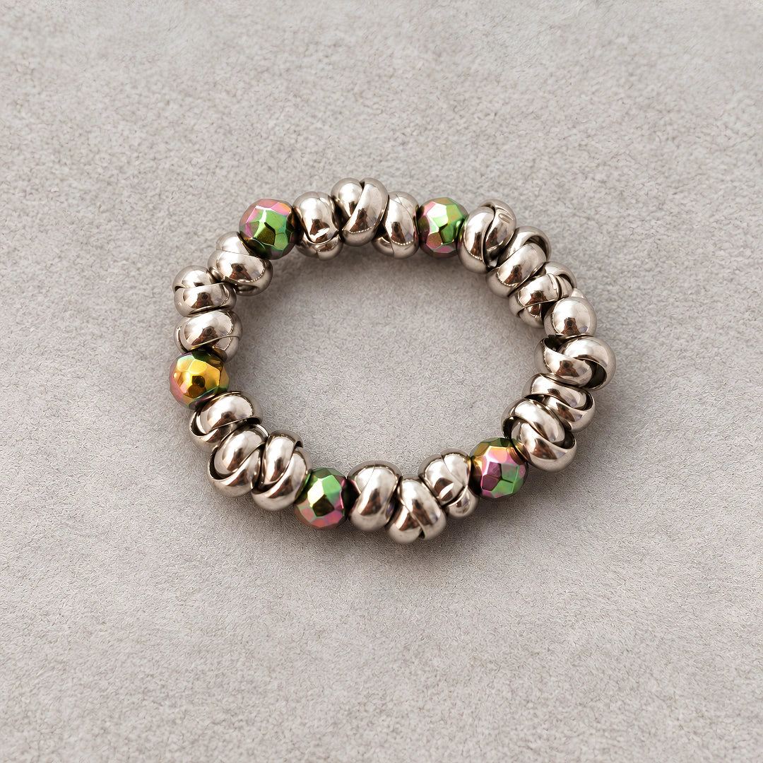 Elastischer Ring mit unregelmäßigem Amethyst und Stahlkugeln