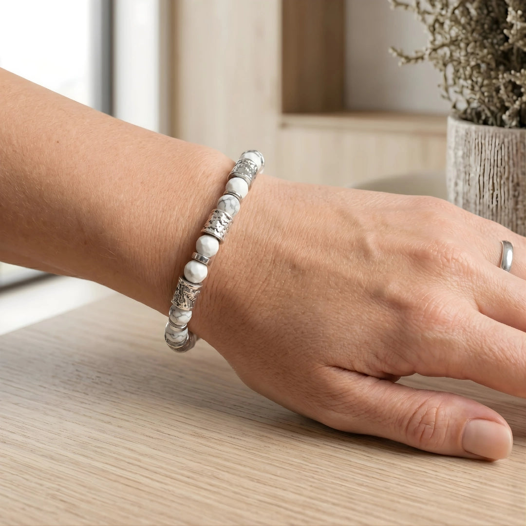 Polignano a Mare: Silberne Wellen in der Eleganz eines Armbandes