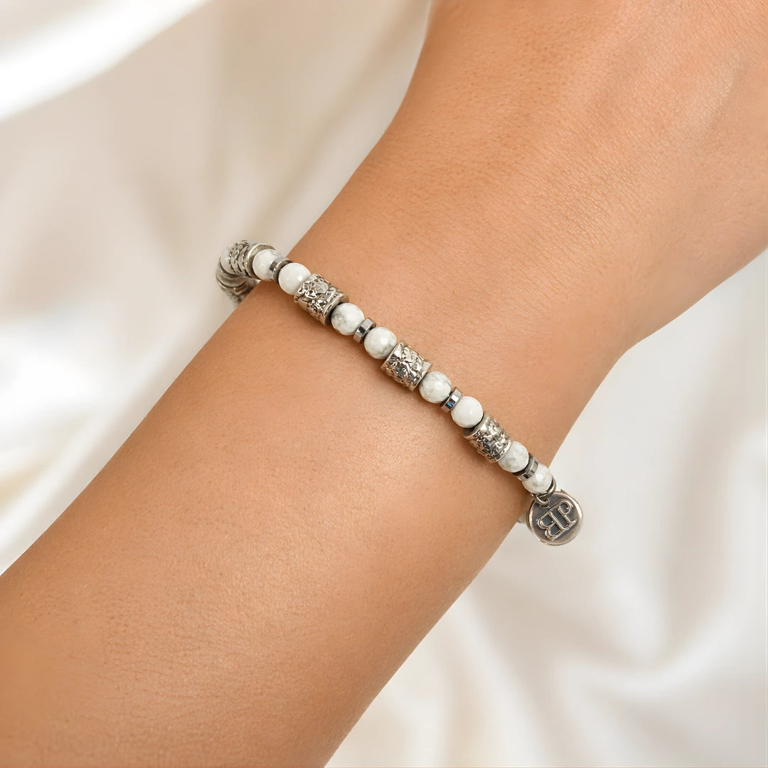 Polignano a Mare: Silberne Wellen in der Eleganz eines Armbandes