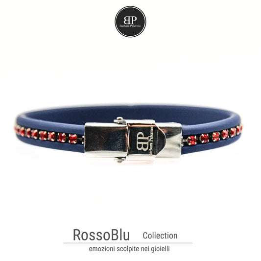 Rotes und blaues Gummiarmband mit roten Kristallen