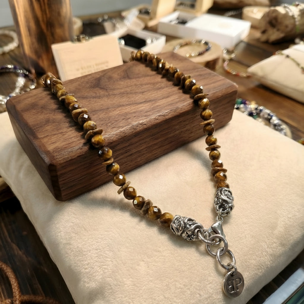 Indigo Rokoko Halskette – Natur, Harmonie, Charakter