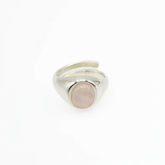 Eternity: Anello con Quarzo Rosa - L'Eleganza della Delicatezza