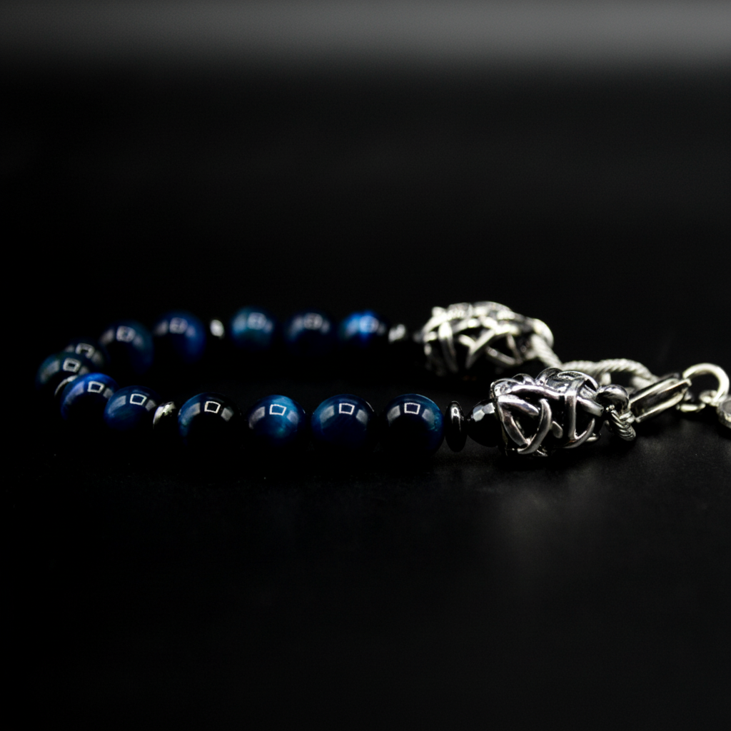 ABISS-Armband – Hämatitblaues Tigerauge und silberne Anschlüsse