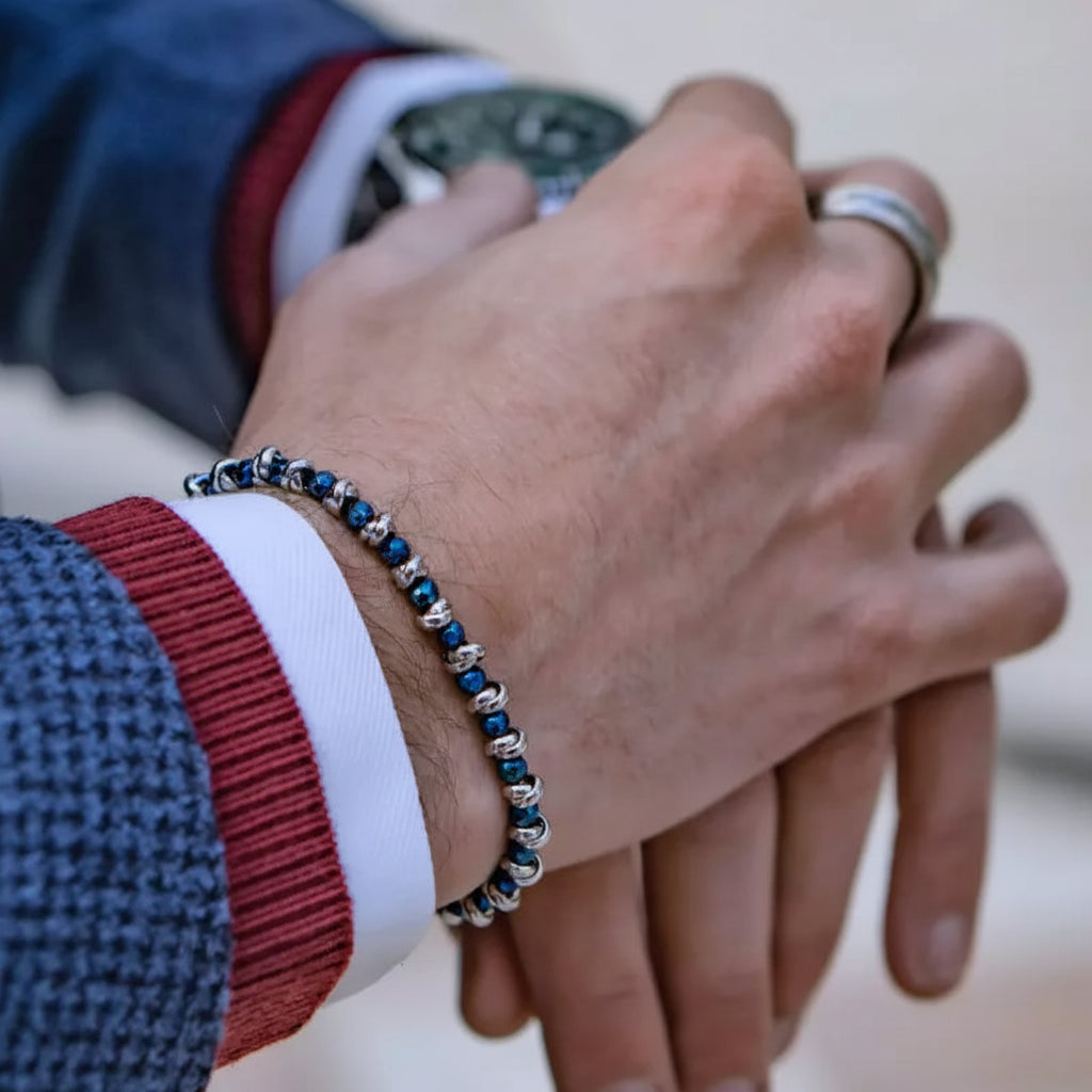 Glänzendes blaues nautisches Armband aus geflochtenem Stahl und Hämatit